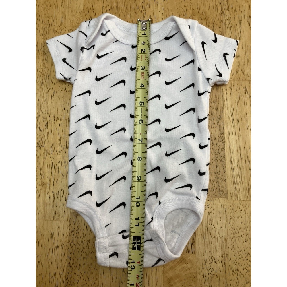 Nike Swoosh 3‎ Piece Infant Set Black/White 0-6 Months - Picture 4 of 9